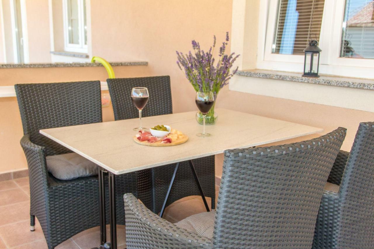 Apartmani Zoric Пунат Екстериор снимка