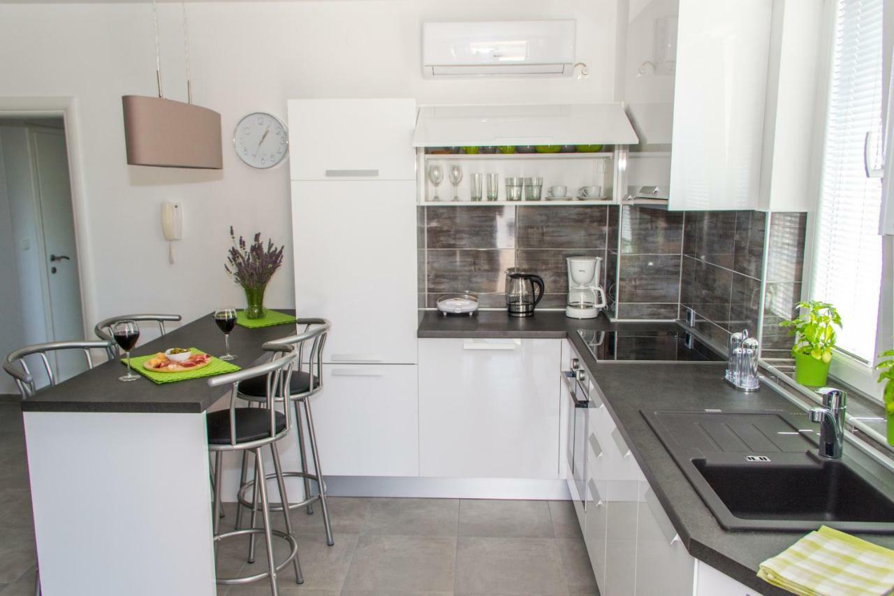 Apartmani Zoric Пунат Екстериор снимка